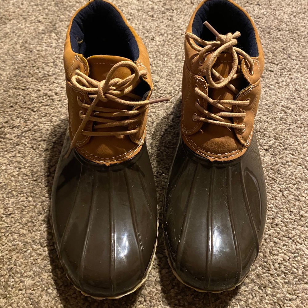 Duck style boot